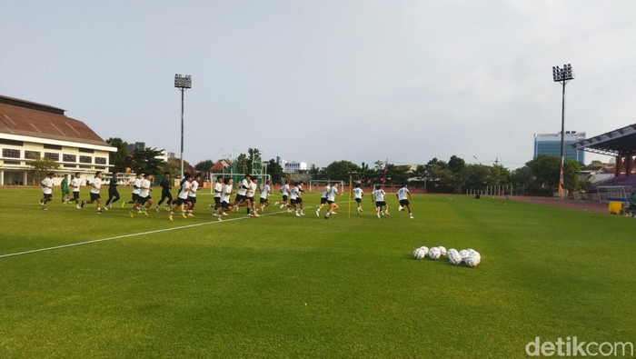 Pemain Persebaya sesi latihan di Stadion Thor