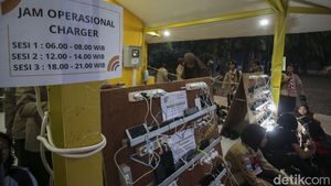 Penampakan Antrean Charger HP Para Anggota Pramuka di Rainas XII