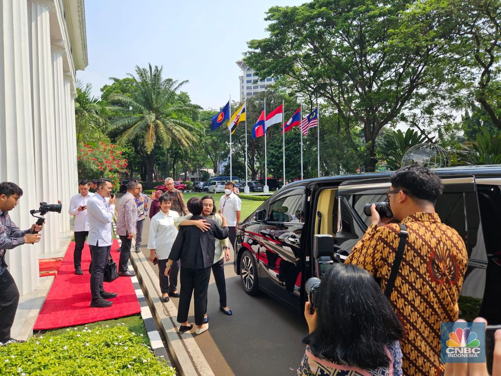Penandatanganan nota kesepahaman (MoU) kerja sama bidang keuangan negara dan hubungan luar negeri antara Kementerian Luar Negeri (Kemlu) dan Kementerian Keuangan (Kemenkeu) pada Senin (14/8/2023). (CNBC Indonesia/Thea Fathanah Arbar)