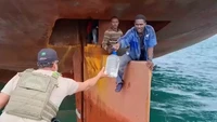 Kemudian, para penumpang gelap itu kehabisan makanan dan minuman pada hari ke-10. Yang tidak disangka-sangka lainnya lagi, mereka sampai di destinasi yang keliru, ingin ke Eropa tetapi mendarat di Pelabuhan Vitoria, dekat Rio de Janeiro, Brasil.