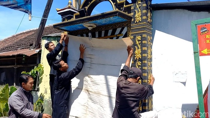 Penutupan tugu silat di Tulungagung