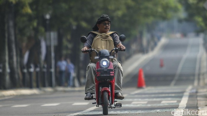Perhatian! Sepeda Listrik Lebih dari 20 Km/jam Wajib Punya SIM-STNK Perhatian! Sepeda Listrik Lebih dari 20 Km/jam Wajib Punya SIM-STNK