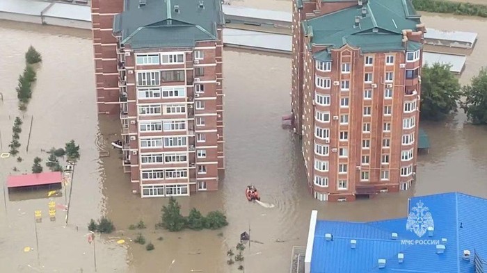 Rescuers use inflatable boats to evacuate residents of the area flooded due to a dam break in Ussuriysk, Russia, in this still image taken from video released August 12, 2023. Russian Emergencies Ministry/Handout via REUTERS/File photo