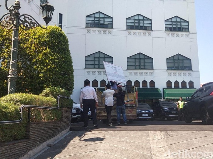 Polda Jatim geledah gedung Wismilak Surabaya