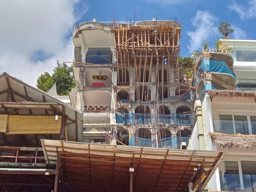 Proyek vila Morabito Art Cliff di pinggir tebing Pantai Bingin, Pecatu, Kuta Selatan, Badung, Bali Senin (14/8/2023). (Aryo Mahendro/detikBali)