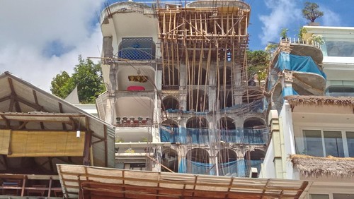 Proyek vila Morabito Art Cliff di pinggir tebing Pantai Bingin, Pecatu, Kuta Selatan, Badung, Bali Senin (14/8/2023). (Aryo Mahendro/detikBali)