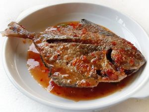 Resep Bawal Goreng Saus Pedas Manis yang Cocok untuk Lauk Makan Siang