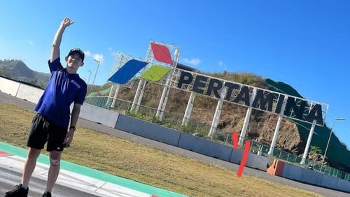 Rider kelas ASB 1000 cc asal Jepang Haruki Noguchi saat berfoto di tikungan 10 Sirkuit Mandalika, Lombok. Foto: Instagram @noguchiharuki56