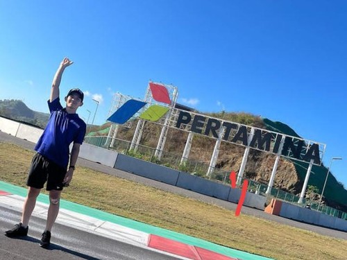 Rider kelas ASB 1000 cc asal Jepang Haruki Noguchi saat berfoto di tikungan 10 Sirkuit Mandalika, Lombok. Foto: Instagram @noguchiharuki56