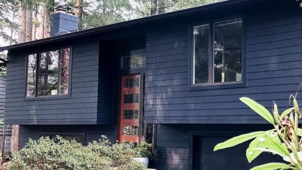 Rumah cat hitam/The Hoss Homestead