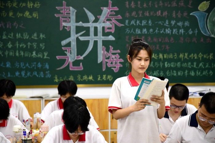 This photo taken on May 17, 2023 shows a high school student reading a book, ahead of the National College Entrance Examination (NCEE), known as gaokao, in Handan, in Chinas northern Hebei province. (Photo by AFP) / China OUT