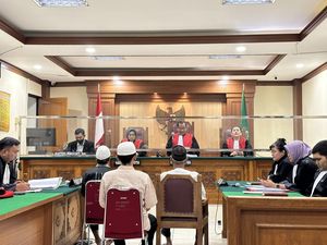 Sidang Tuntutan Wowon Cs Ditunda Kelima Kalinya, Hakim: Tolong Serius!