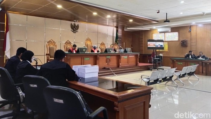 Suasana sidang tuntutan staf Hakim Agung Gazalba Saleh, Redhy Novarisza di Pengadilan Tipikor Bandung, Senin (14/8/2023).