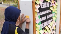 Gen-Z terlahir dan hidup di tengah berbagai privilege kecanggihan dan kemudahan teknologi. Saat ini, Gen-Z jumlahnya mendominasi secara global, termasuk di Indonesia (27,94% dari total populasi).  