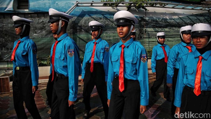 Tarian hingga Gowes Bareng Meriahkan Hari Pramuka Ratusan siswa-siswi memperingati Hari Pramuka Nasional di MTS Jakarta Pusat, Senin (14/8/2023).
