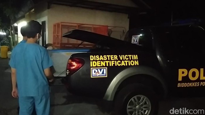 Tim Bid Dokkes Polda Jateng di RSUD Muntilan untuk mengautopsi wanita asal Desa Wadas, Magelang, yang ditemukan tewas di rumahnya, Senin (14/8/2023).