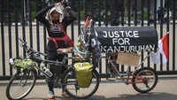 Selain itu Pak Midun juga meminta keadilan kepada pemerintah dan aparat hukum terhadap korban jiwa atas Tragedi Stadion Kanjuruhan 2022.  