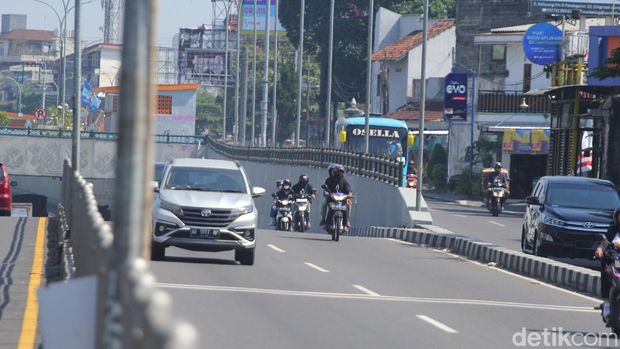 Underpass Kentungan Kendaraan roda dua melintas di Underpass Kentungan, Senin (14/8/2023).