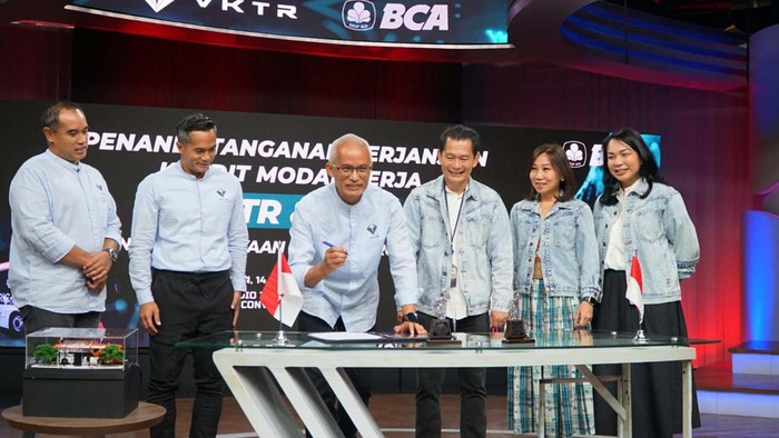 VKTR Dapat Fasilitas Kredit Rp 250 M dari BCA PT VKTR Teknologi Mobilitas Tbk. mendapat fasilitas kredit Rp 250 miliar dari BCA. Pinjaman ini untuk meningkatkan kapasitas modal kerja perseroan.