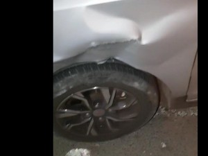Warga Ngaku Mobilnya Rusak Kena Kabel Melintang dari Tiang Miring di Ciputat