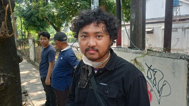 Warga ngaku mobilnya rusak kena mobil melintang di Ciputat (Adrial-detikcom)
