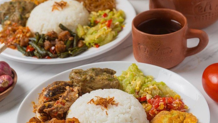Warteg kekinian di Surabaya