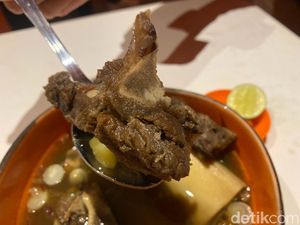 Warung Jomblo: Ada Nasi Campur dan Sop Iga yang Ekonomis Buat Jomblo!