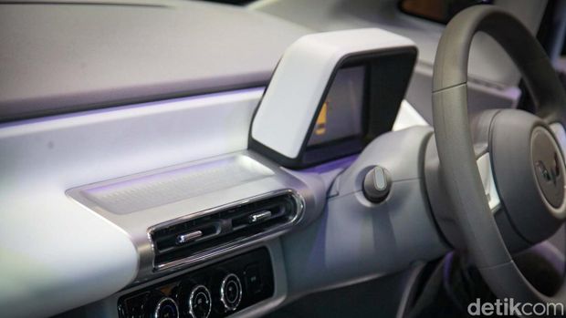 Wuling Air ev Lite resmi meluncur di pameran GIIAS 2023, Senin (14/8). Kendaraan listrik tersebut menjadi varian Air ev termurah yang dijual di Tanah Air.