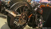 Model Pan America 1250 Special ditenagai oleh mesin 150hp Revolution® Max 1250 baru, dengan konfigurasi mesin V-Twin berkapasitas 1.250cc berpendingin cairan yang dirancang untuk menawarkan tenaga RPM tinggi.  