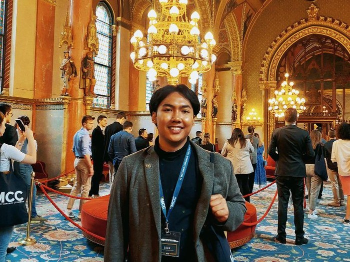 Alumnus Unair Lalu Ary Kurniawan Hardi yang kini menjadi mahasiswa S2 dan peneliti di Polandia