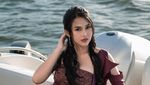 5 Pose Model Amelia NS di Kapal Pesiar