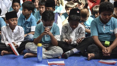 Anak-anak Lintas Agama Ikut Meriahkan HUT RI di Tasikmalaya