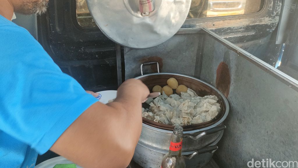 Bakso tahu domba M Ilen Putra.