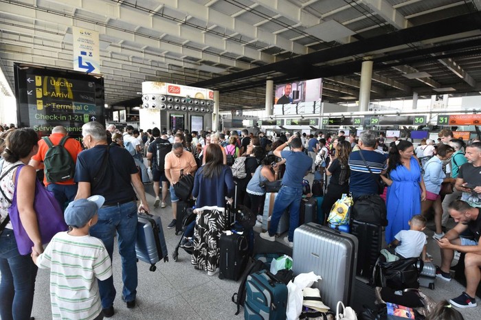 Bandara Internasional Catania Sisilia tutup