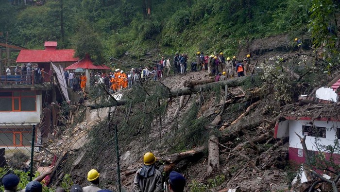 Banjir-Longsor Terjang India General view of landslide damage caused by flash floods in Mandi, Himachal Pradesh, India, August 14, 2023, in this picture obtained from social media. Subhash Dogra/via REUTERS THIS IMAGE HAS BEEN SUPPLIED BY A THIRD PARTY. MANDATORY CREDIT. NO RESALES. NO ARCHIVES.