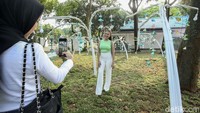 Pose, Post, and Play merupakan challenge bagi pengunjung untuk berfoto di satu spot yang telah ditentukan dan akan mendapatkan free satu sesi kelas All Day Art Activity yang berdurasi 45 menit dan tentu saja karya dapat dibawa pulang oleh peserta. 