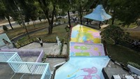 Pengunjung beraktivitas di Ganara Art, TMII, Jakarta, Senin (14/8/2023). 