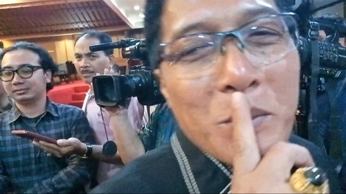 Bupati Badung I Nyoman Giri Prasta usai hadiri rapat paripurna di DPRD Badung, Selasa (15/8/2023). (Agus Eka/detikBali)