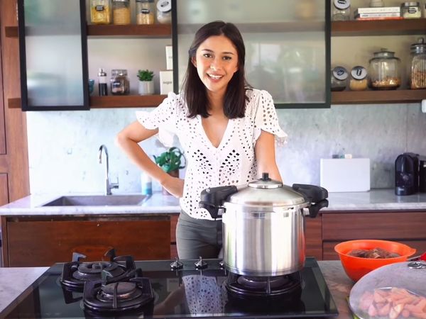 Begini Potret Dapur Nana Mirdad yang Minimalis tapi Elegan