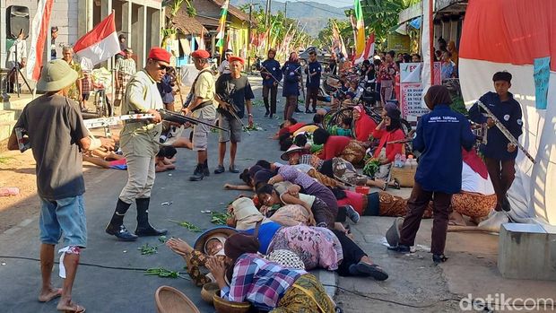 Drama kolosal kemerdekaan karya warga RW 04, Desa Lengking, Kecamatan Bulu, Kabupaten Sukoharjo, Selasa (15/8/2023).