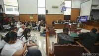 Jaksa menilai tidak ada alasan pemaaf maupun pembenar atas perbuatan yang dilakukan Shane Lukas. Jaksa menyatakan Shane Lukas harus mempertanggungjawabkan perbuatannya.