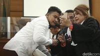 Shane disebut turut serta dalam penganiayaan David karena ditelepon Mario Dandy dan diceritakan perihal hubungan AG dengan David. Mario Dandy saat itu meminta Shane mendampinginya.