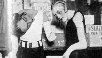 Dua Manekin Toko Lilin Mencair Selama Gelombang Panas Di London, 1929, Foto: Instagram/gotweird