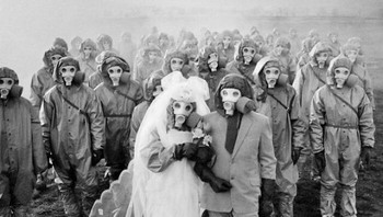 Protes Pesta Pernikahan Warga Terhadap Polusi Udara di Rusia pada 1980-anFoto: Instagram/gotweird