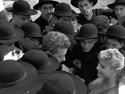 Deretan Foto Jadul Bikin Tercengang hingga Ngeri