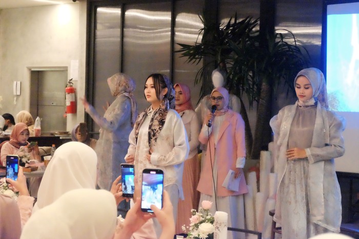 Foto Koleksi Fashion Show Zenobia