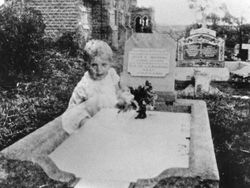 Foto Penampakan Hantu di Masa Silam yang Sulit Dijelaskan