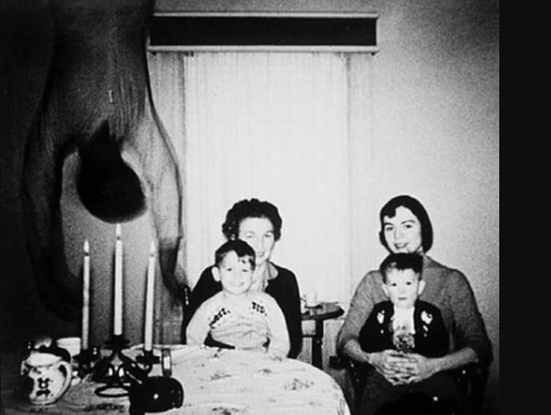 Foto penampakan hantu