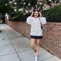 Setelah menikah dengan Molen Kasetra yang seorang diplomat, Enzy Storia bertolak ke Amerika Serikat untuk tinggal bersama sang suami. Wanita 31 tahun ini pun kerap membagikan momen kesehariannya di Negeri Paman Sam. Foto: Instagram/@enzystoria