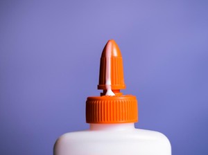 Cara Menghilangkan Bekas Lem Korea di Tangan dengan Mudah, Pakai Bahan Ini